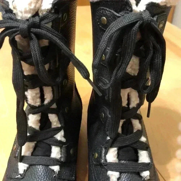 Khombu black leather faux fur lined lace up boots.size 8.5 - Picture 3 of 12